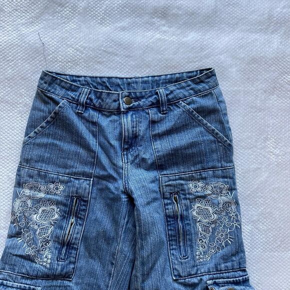 Y2K EMBROIDERED DENIM CARGO CAPRIS - Picture 3 of 7